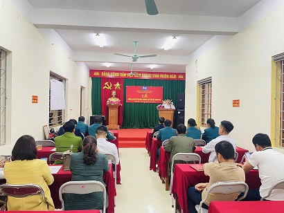Đồng chí Vy Mạnh Hùng, Phó Bí thư Thường trực Đảng ủy công bố Quyết định thành lập Chi bộ Quân sự xã Minh Hòa