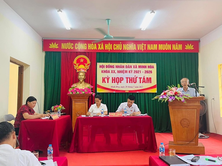 Đồng chí Nguyễn Trọng Hiệp, Ủy viên Ban thường vụ Huyện ủy, Chủ tịch Ủy ban Mặt trận tổ quốc Việt Nam huyện Hữu Lũng phát biểu tại Kỳ họp